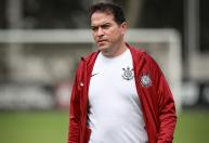 Dirigente do Corinthians revela bastidores após pênalti perdido por Memphis