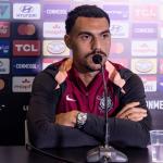 Matheuzinho, do Corinthians, sai em defesa de Diniz: 'Confiamos 100%'