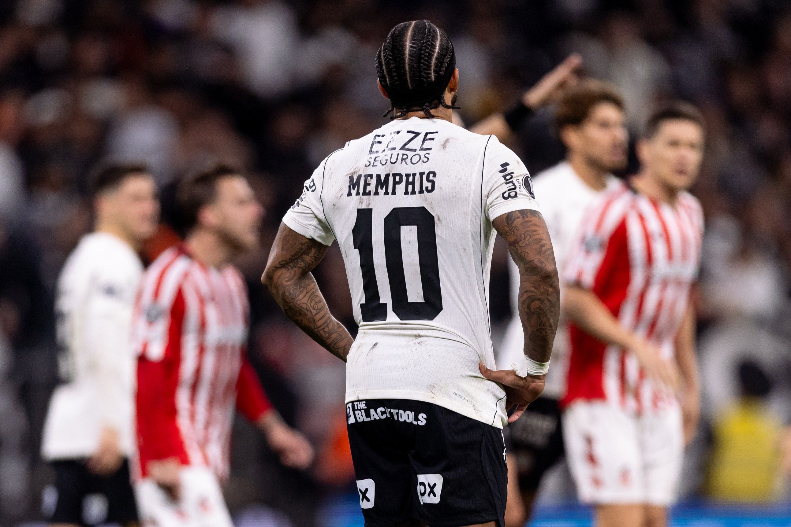Corinthians: Memphis vira alvo após eliminação e enfrenta primeira crise