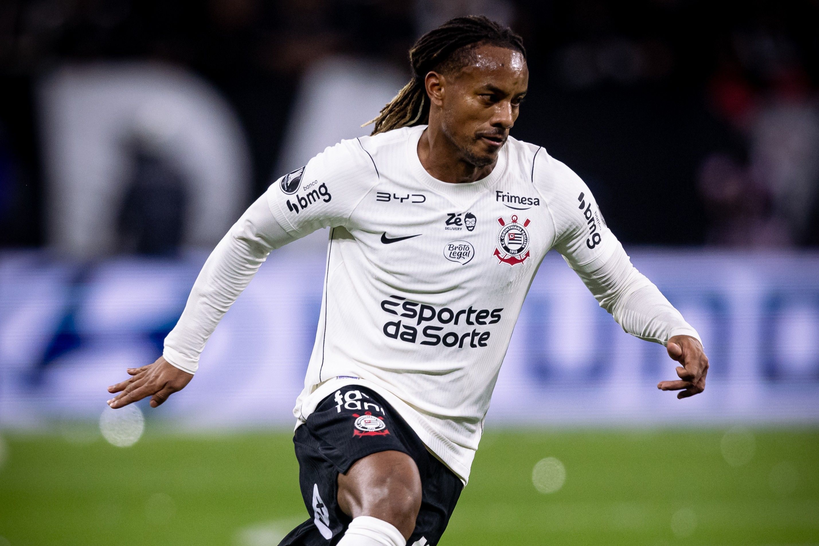 Meia do Corinthians é convocado por Mano Menezes para a Seleção Peruana