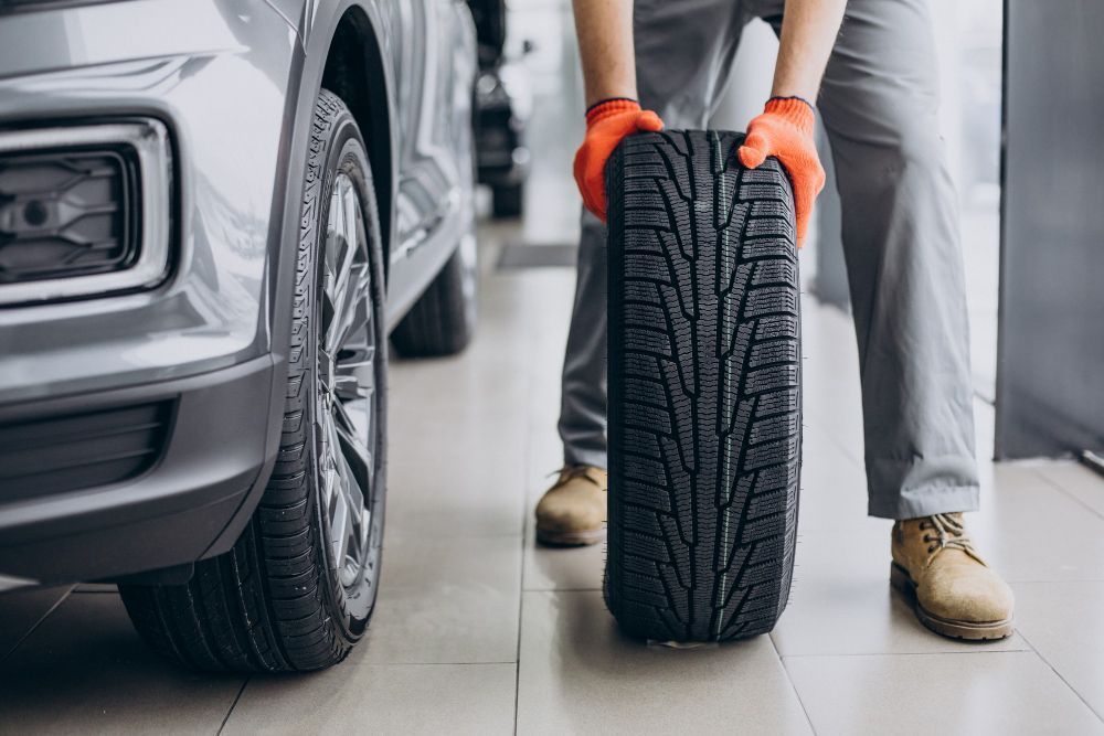Por que os pneus dos carros são pretos? A resposta surpreende e tem relação com a segurança