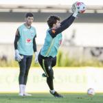Otávio aparece entre os 11 em primeiro esboço de Ancelotti para ‘revanche’ contra Austrália