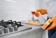 Especialistas revelam a ordem correta para limpar a cozinha e economizar tempo