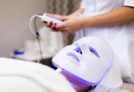 Máscaras de LED viram febre no skincare, mas será que realmente funcionam?