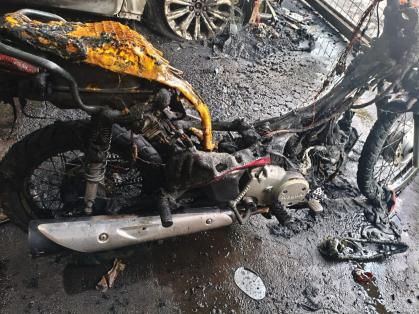 Moto atingida pelo incêndio