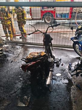 Moto atingida pelo incêndio