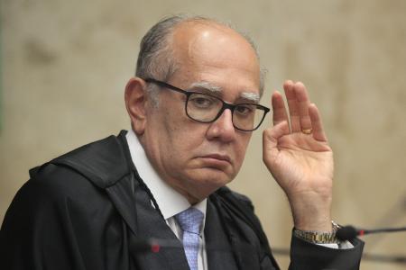 Gilmar pede que Fachin assuma caso envolvendo Moraes e Mendonça