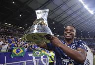 Campeão por Cruzeiro e Flamengo é anunciado como reforço do líder da Série B