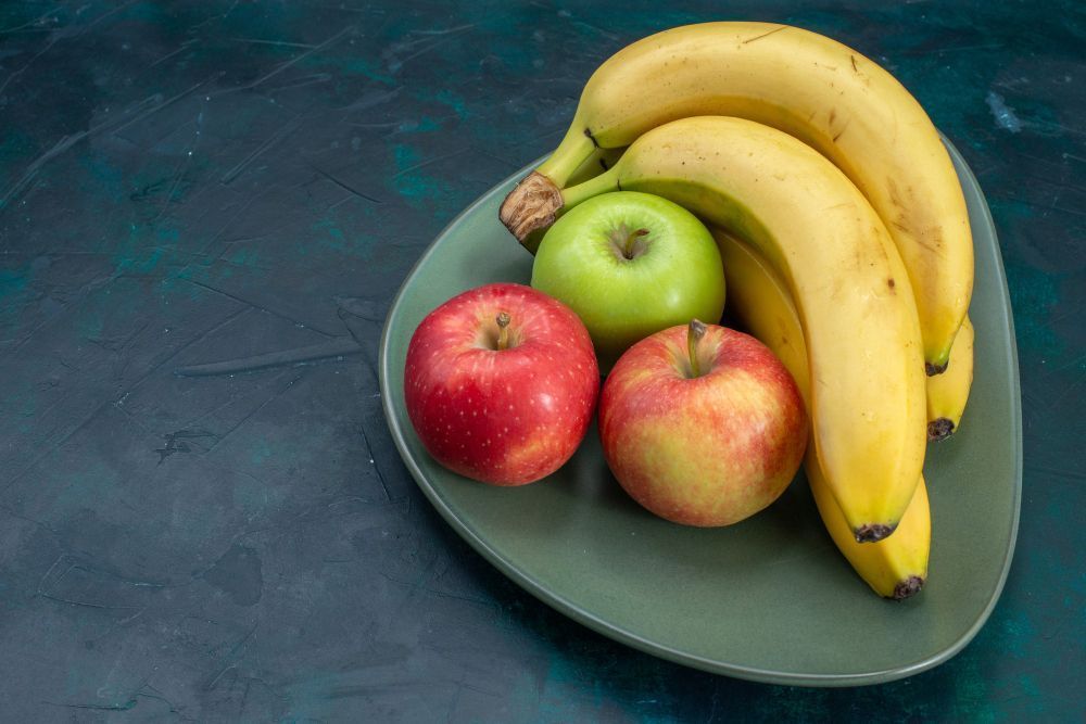 O erro simples que pode fazer bananas e maçãs estragarem mais rápido