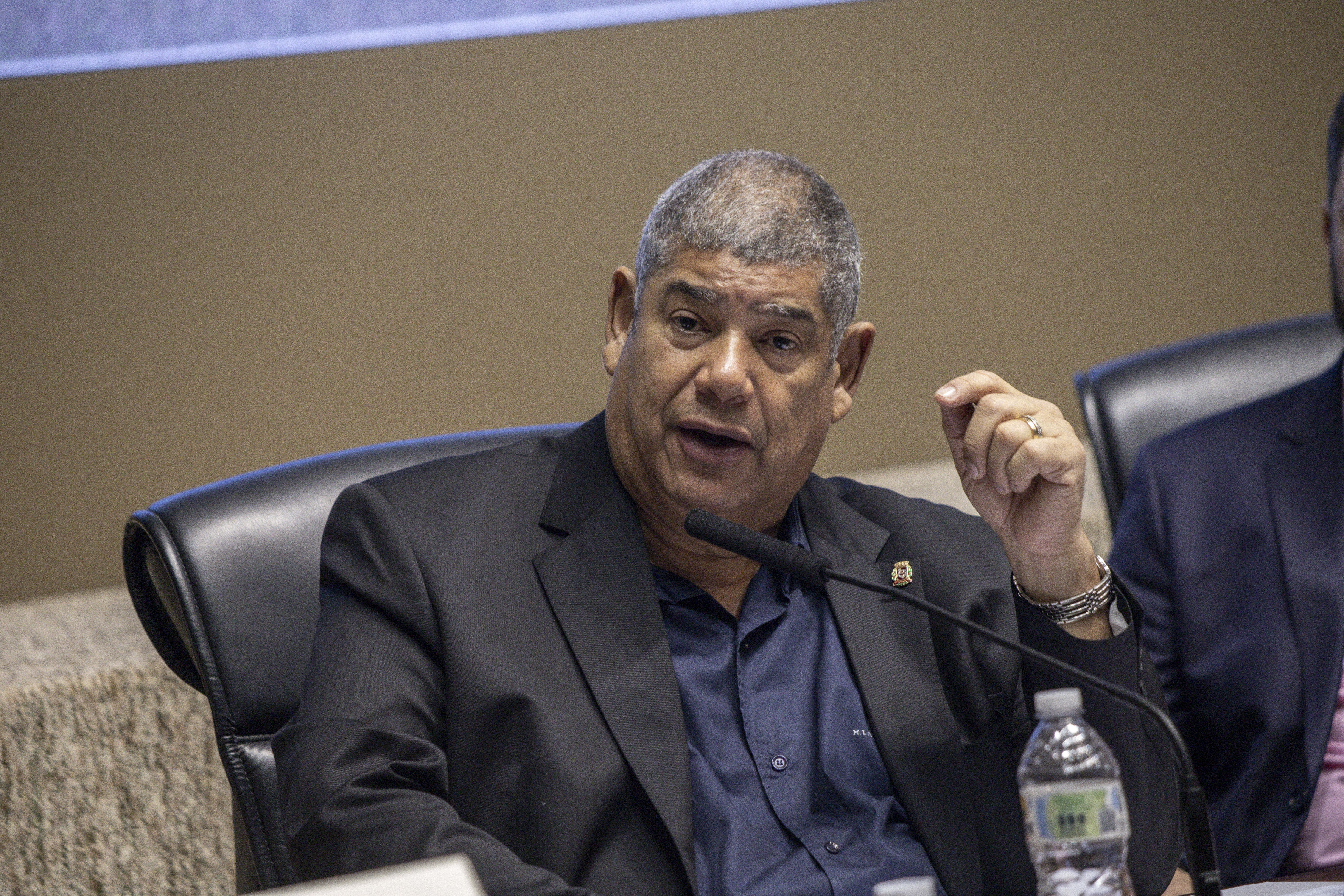 Suspeito de envolvimento em esquema do PCC, Milton Leite se entrega à Polícia em SP