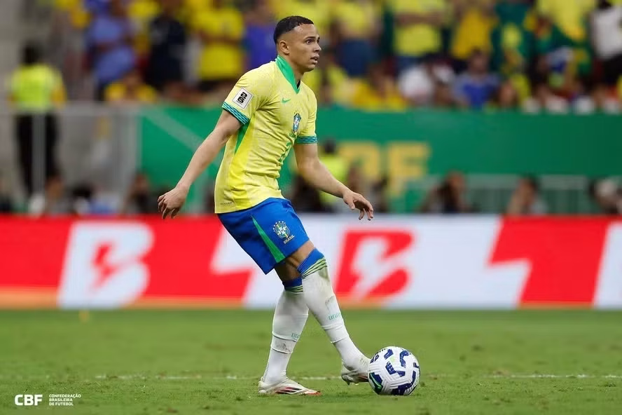 Carlo Ancelotti convoca Vanderson para Seleção Brasileira após lesão de Wesley