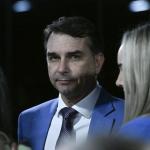 Flávio Bolsonaro não explica novo repasse para ‘Dark Horse’ após crise do Master