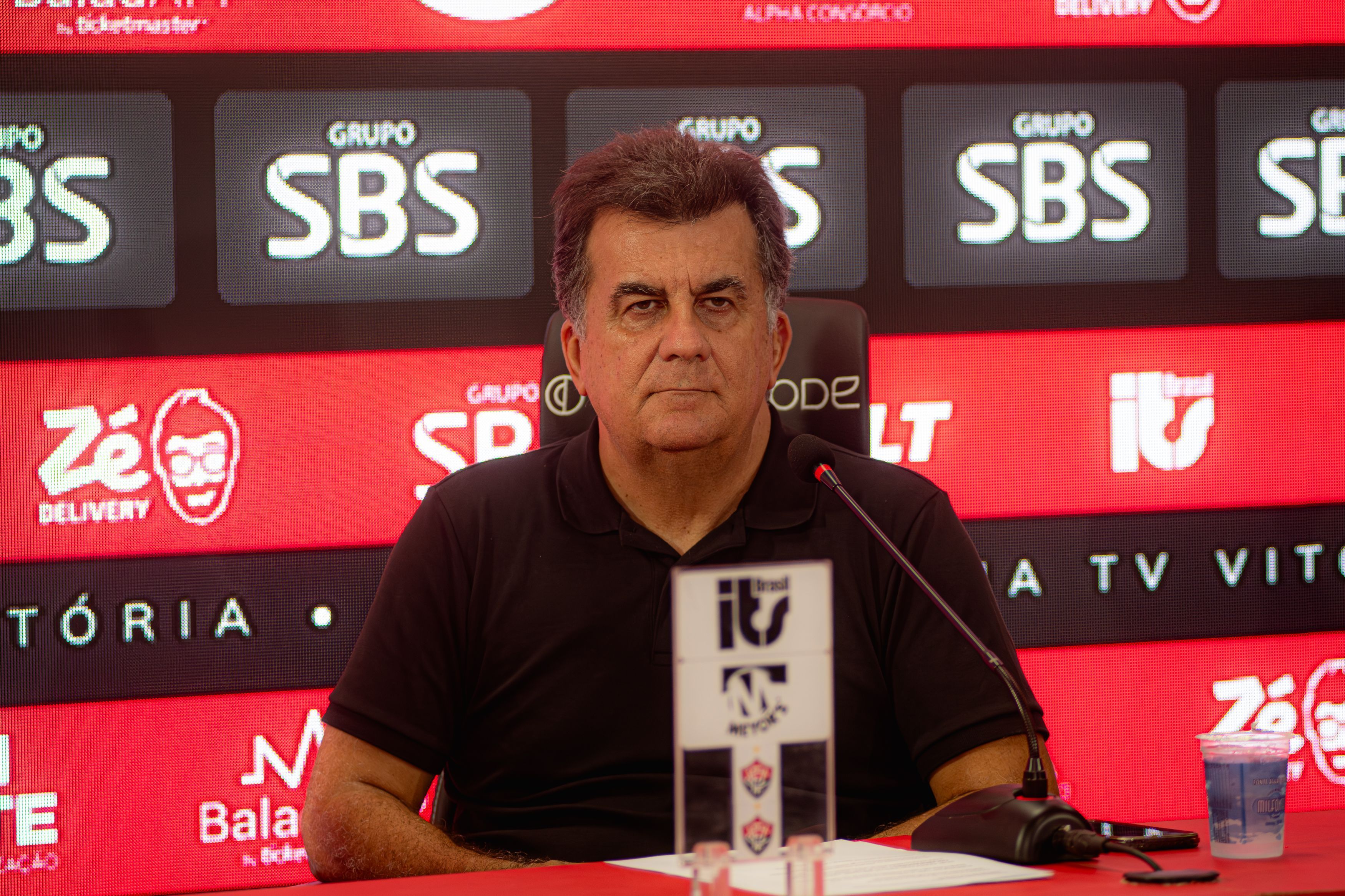 Presidente do Vitória faz cobrança pública ao Grêmio por pagamento de dívida