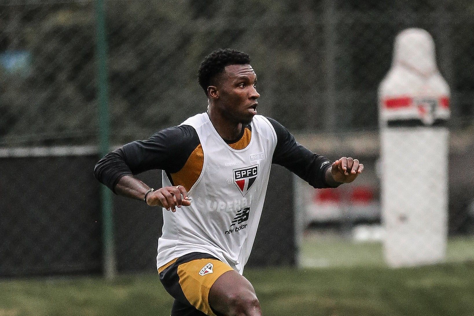 O reforço que pode passar por cirurgia após três jogos pelo São Paulo