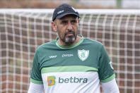 América se reapresenta, e técnico Douglas Leite tem dúvidas para encarar Juventude