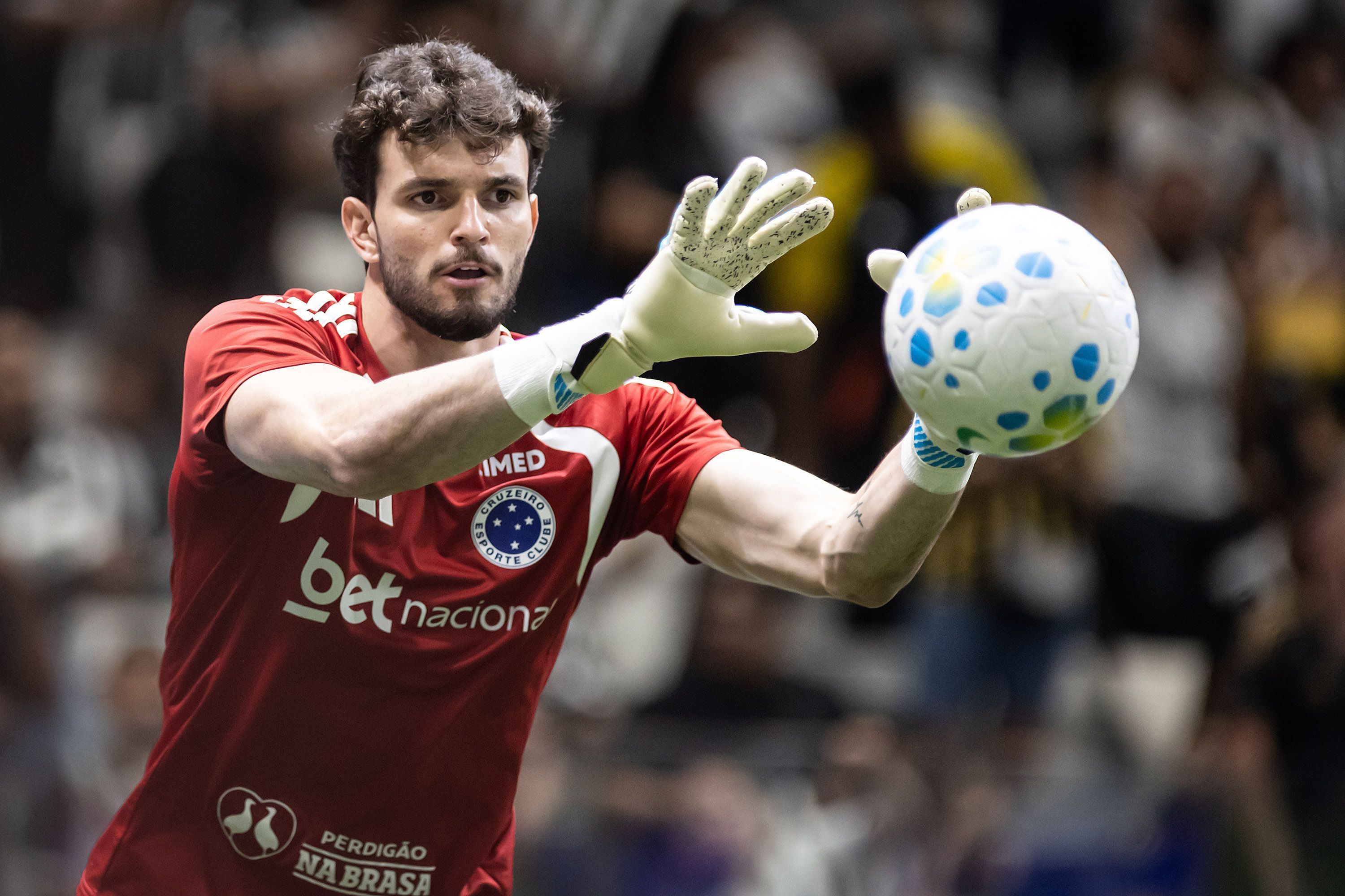 Ex-Cruzeiro defende Otávio na Seleção Brasileira e elogia goleiro: 'Muito potencial'