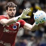 Ex-Cruzeiro defende Otávio na Seleção Brasileira e elogia goleiro: 'Muito potencial'