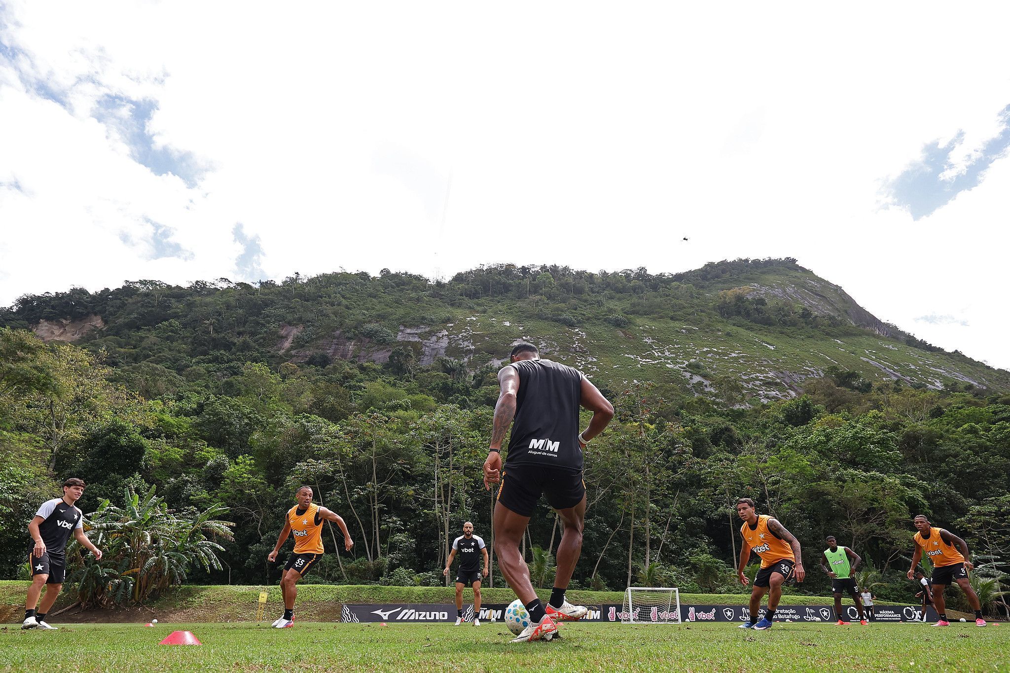 Botafogo alerta contra golpe usando o nome do clube; entenda o caso