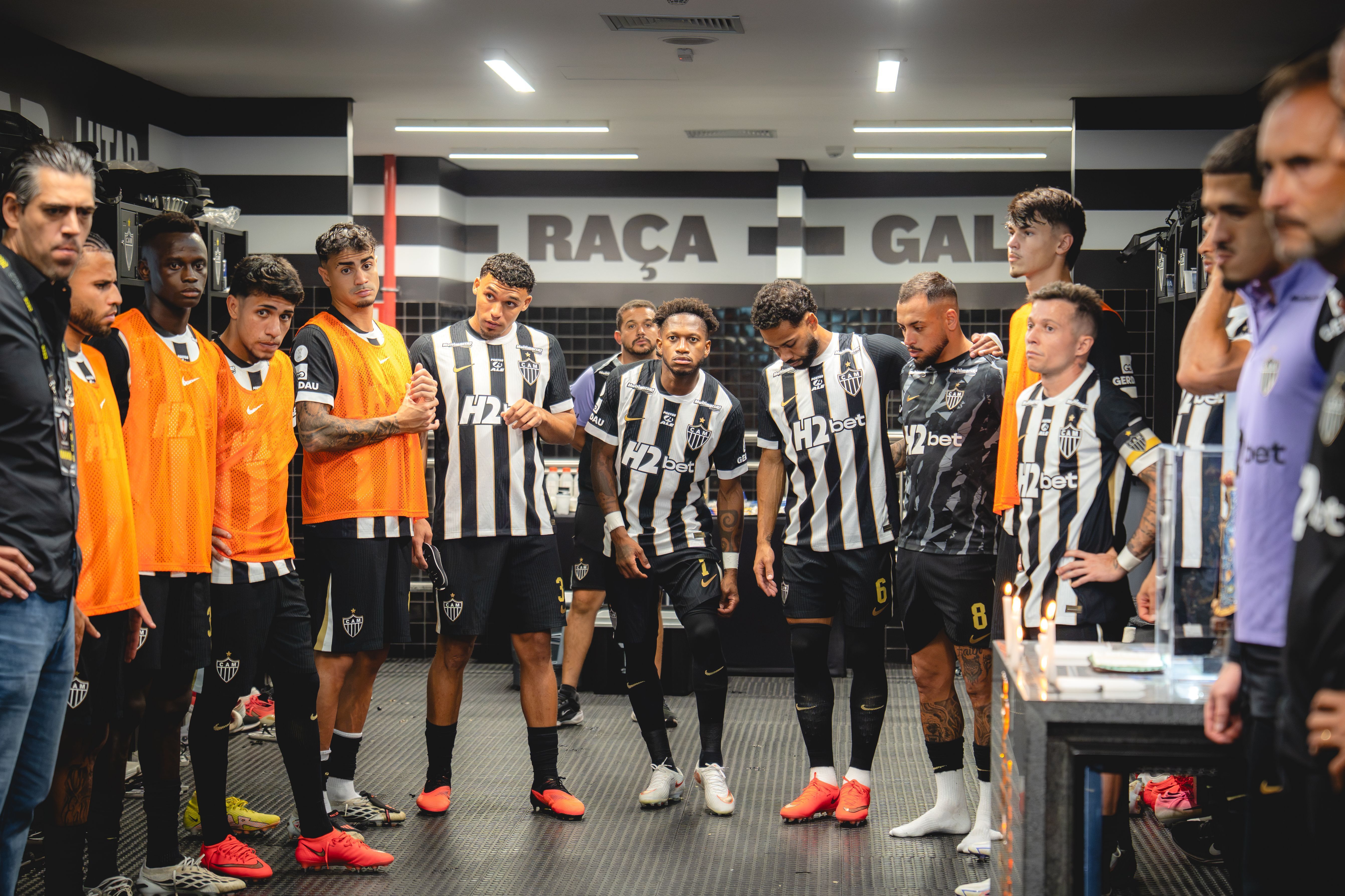 Atlético volta à Vila Belmiro em alta e com novas lideranças no elenco