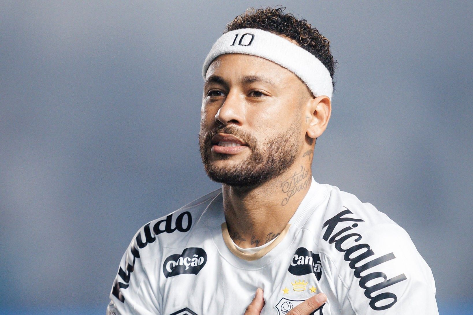 Neymar culpa gramado da Vila por lesões no Santos e dispara: 'Trabalho de m*'