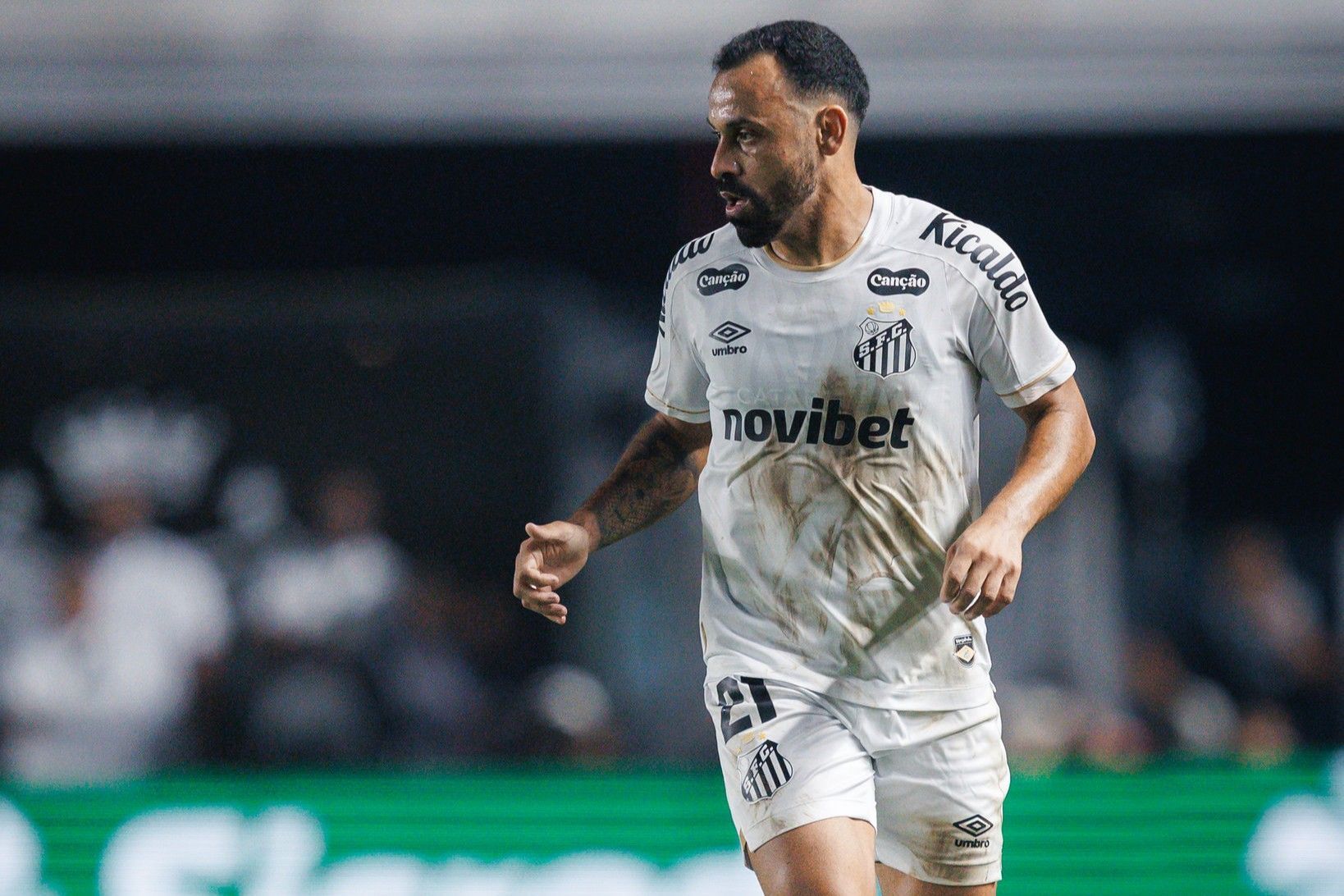 Santos recebe proposta de clube japonês por atacante; saiba detalhes