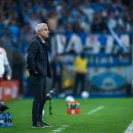 Luís Castro amanhece isolado após derrota do Grêmio e corre risco de demissão