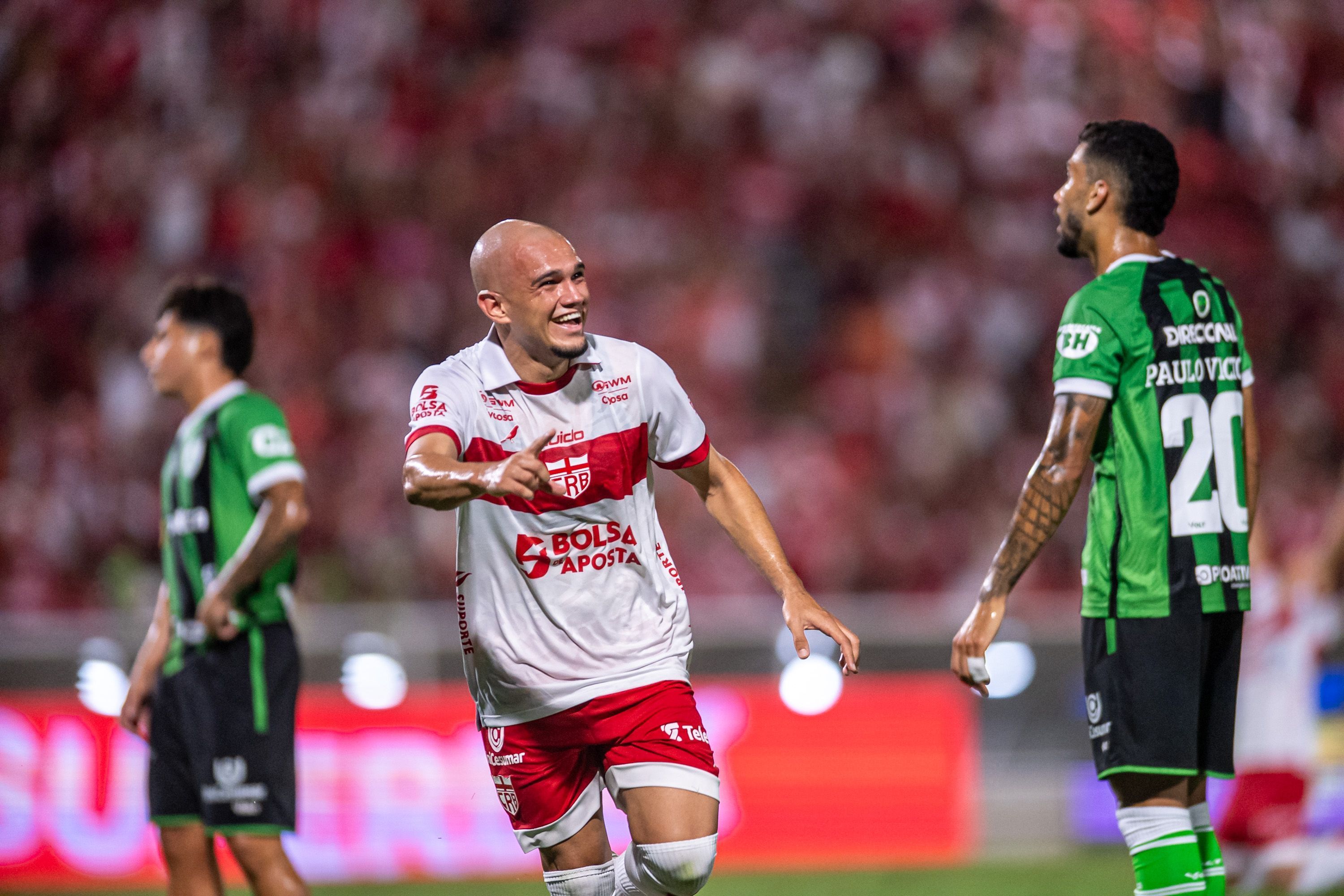Com direito a lei do ex, América perde para o CRB e mantém drama na Série B