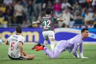 Em clássico truncado, Fluminense vence o Vasco e afunda o rival no Brasileiro