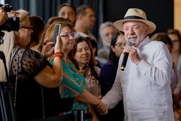Lula volta a criticar a gestão do ex-presidente Jair Bolsonaro durante a pandemia: 'É crime'