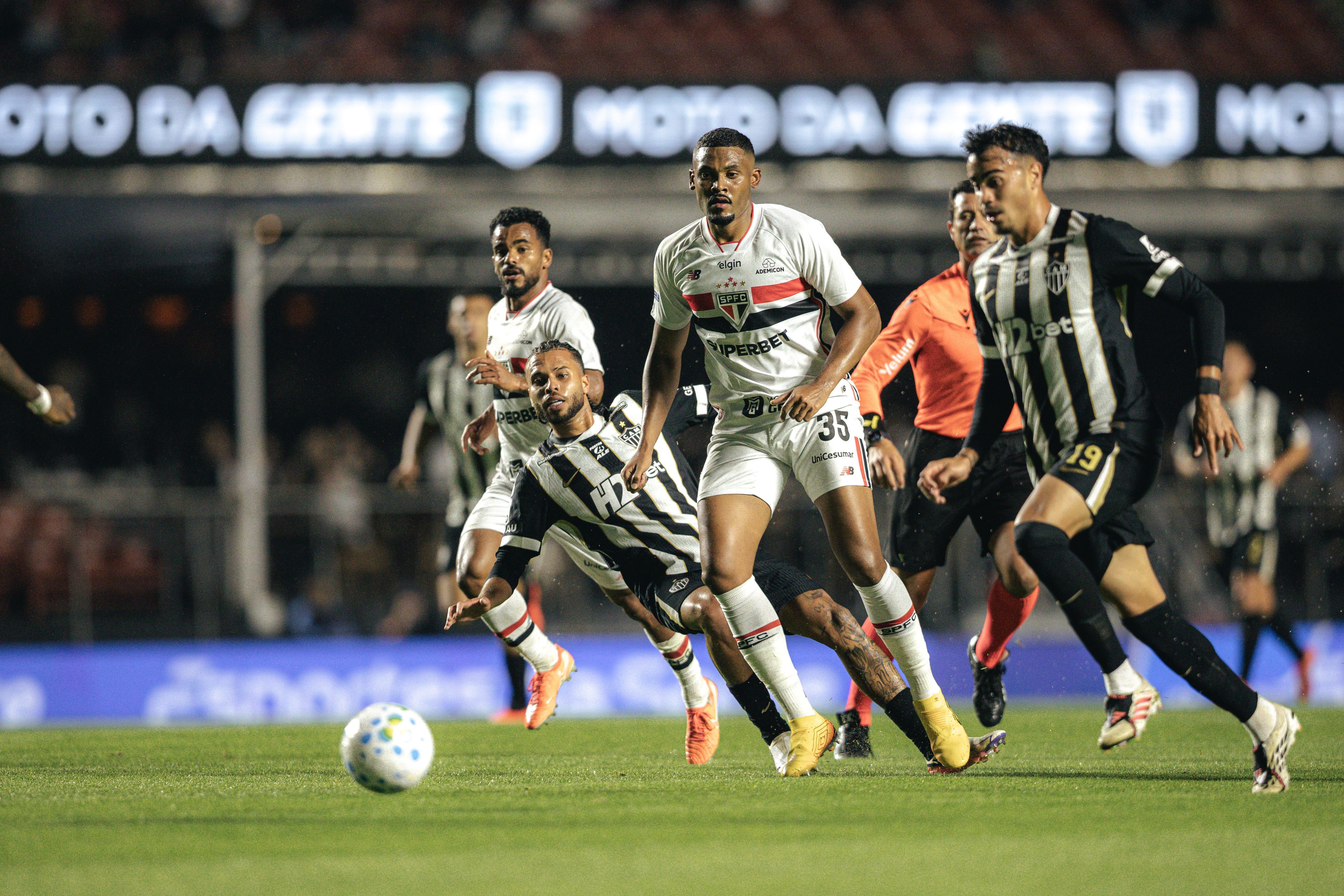 Derrotado no Morumbis, Atlético perde invencibilidade de 14 jogos com Barba Domínguez