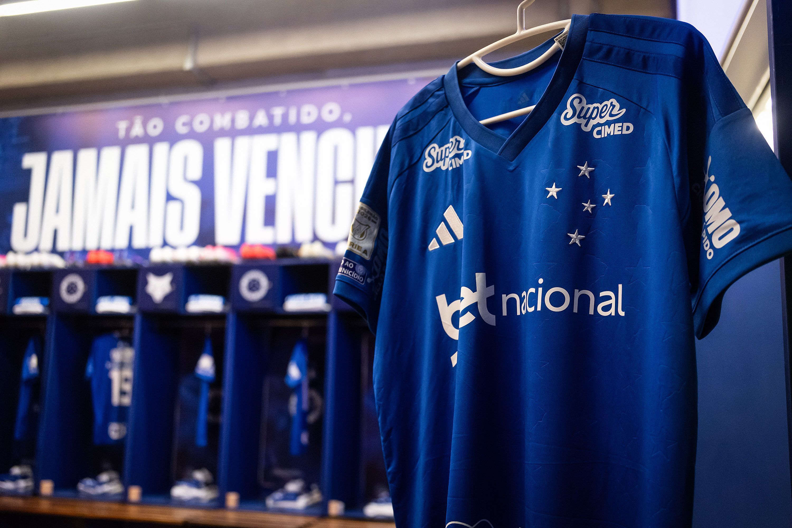 Escalação do Cruzeiro: Artur Jorge promove mudanças contra o Athletico-PR