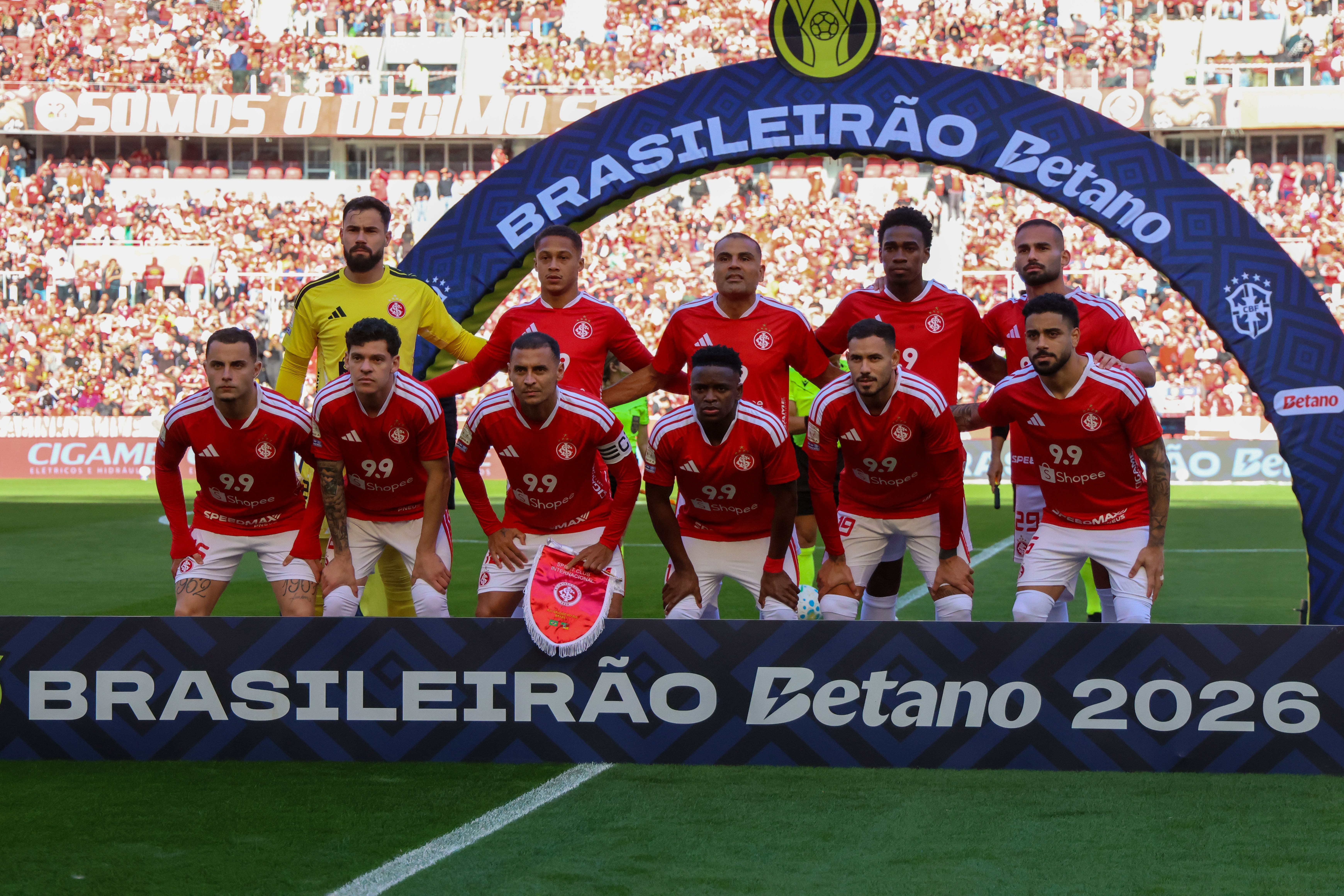 Internacional perde dois laterais para jogo com a Chapecoense pelo Brasileiro