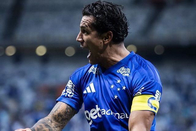 Lucas Romero celebra vitória do Cruzeiro e destaca objetivo no Brasileirão