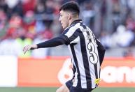 Santos não terá lateral-esquerdo titular contra o Cruzeiro; entenda