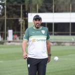 Técnico do América deve repetir escalação para duelo com São Bernardo-SP; veja