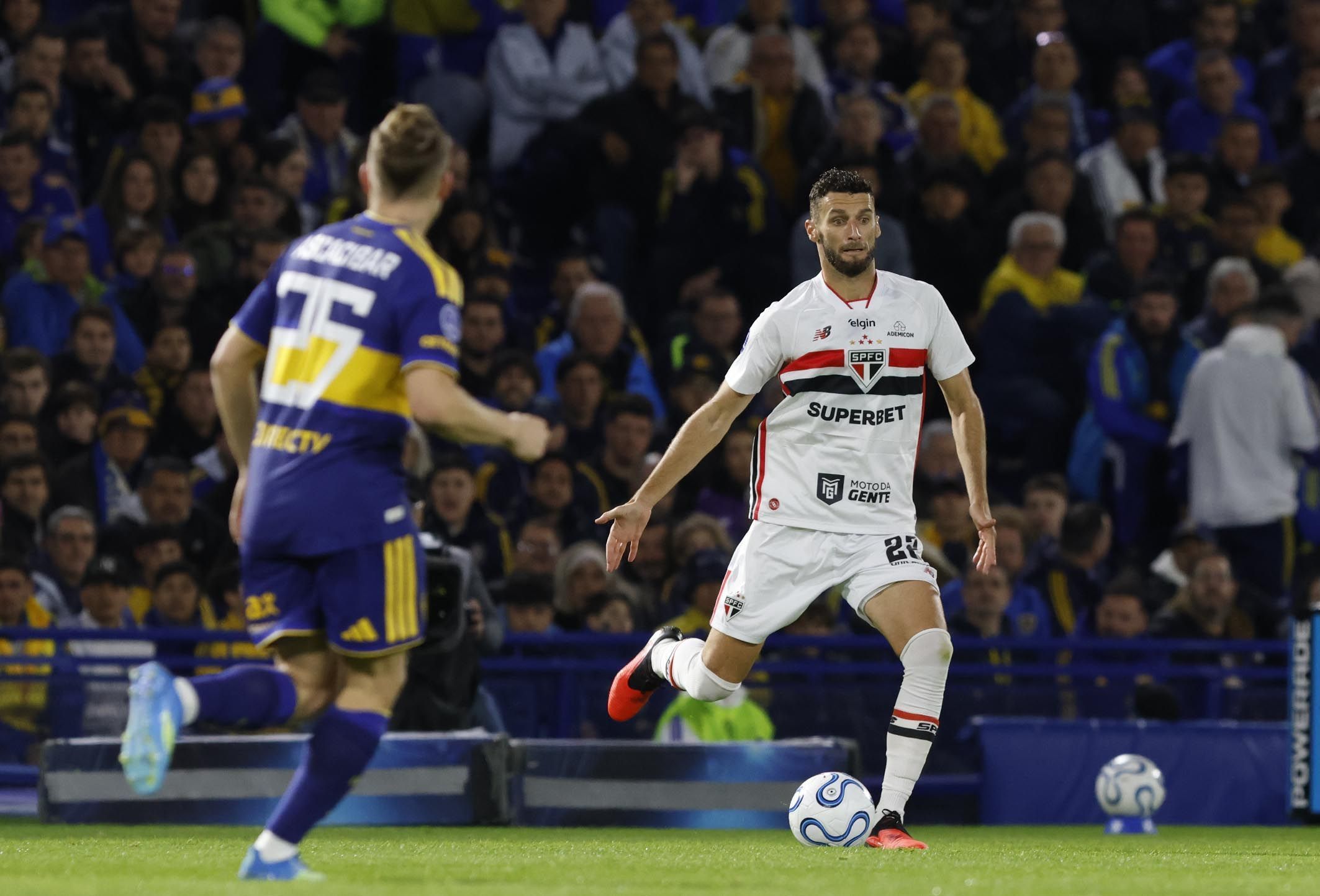 Domingos Duarte celebra 'não expulsão' contra o Boca e projeta virada do São Paulo