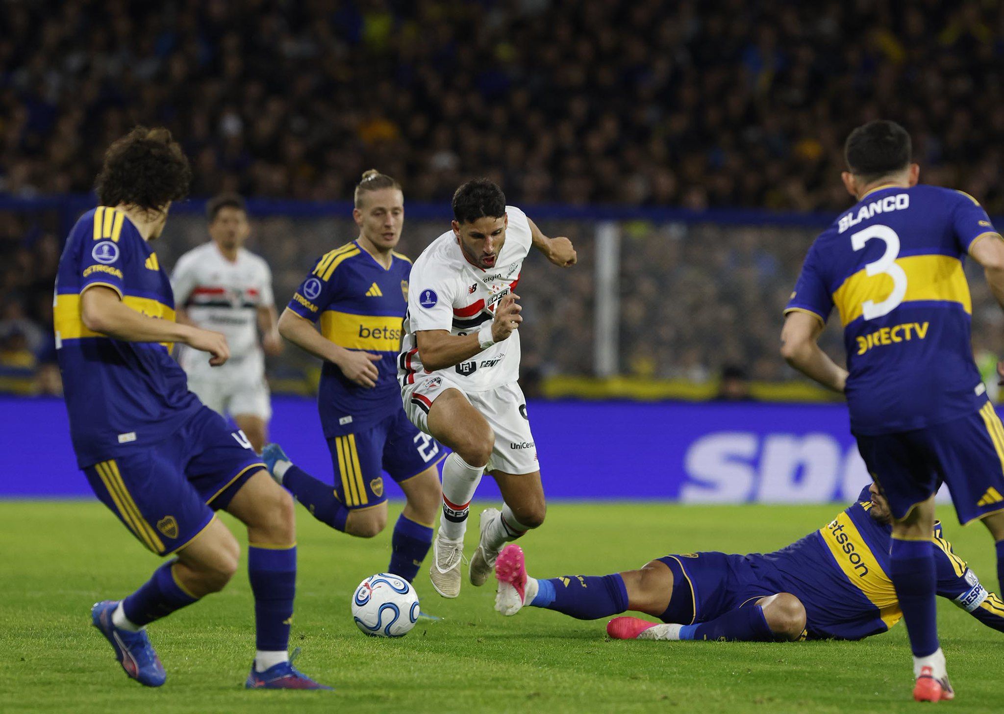 Calleri é direto sobre decisões da arbitragem e lamenta derrota do São Paulo