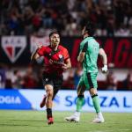 Com um a menos, Atlético-GO suporta pressão e vence o Ceará pela Série B