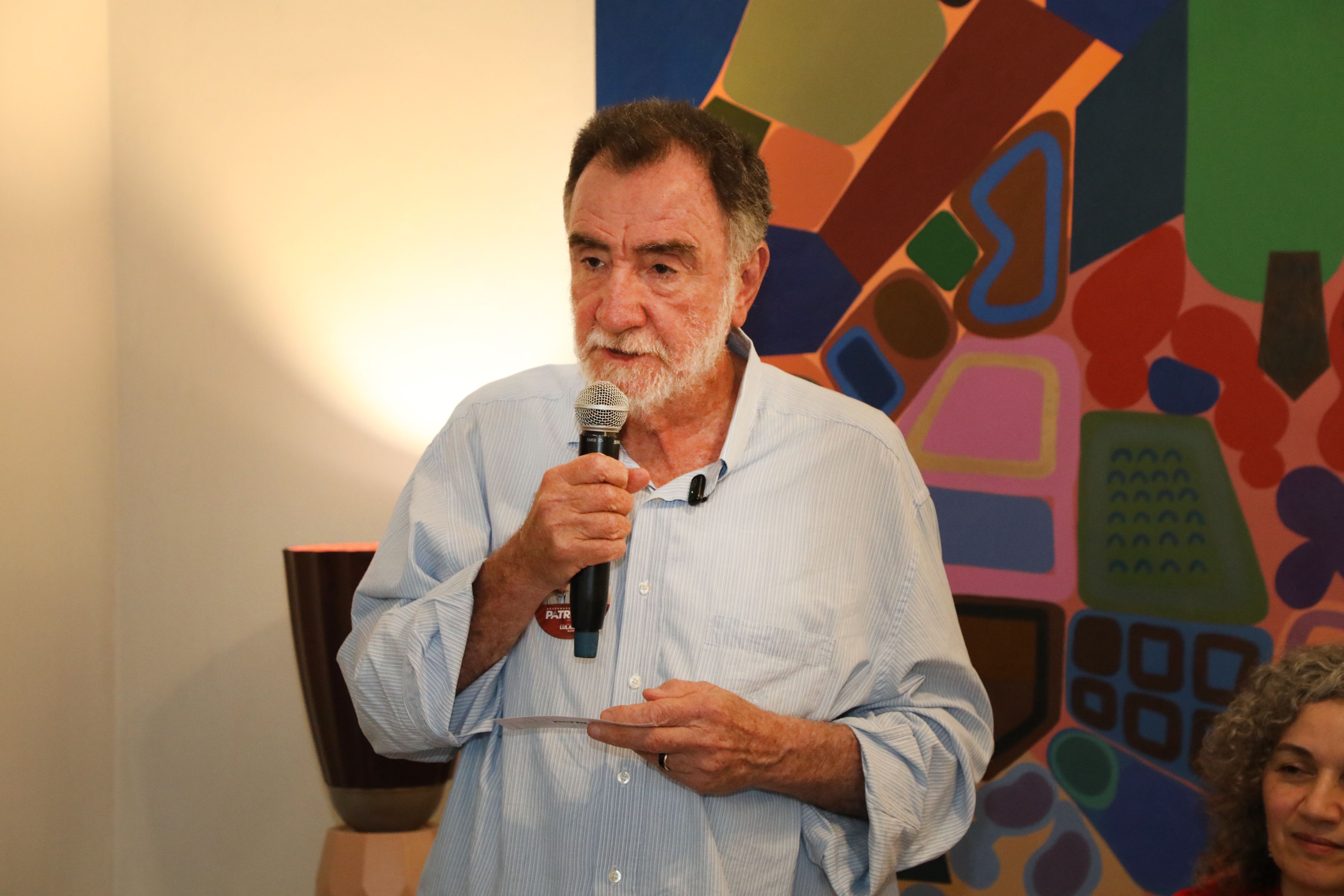 'Saúde foi abandonada pelo atual governo', diz Patrus Ananias
