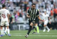 Atacantes decidem, Atlético vence Fluminense no Brasileiro e ganha moral para decisão