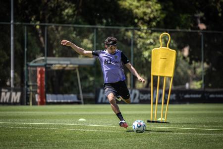 Gustavo Scarpa em treino pelo Atlético