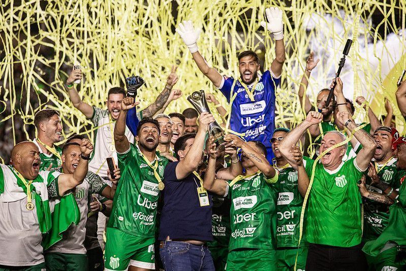 Treinador do líder da Série B exalta futebol mineiro e destaca crescimento de clubes do interior