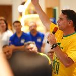 Flávio Bolsonaro acusa Lula de ‘bagunçar o Supremo’ durante julgamento de Moraes