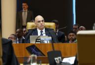 Moraes vota para unir o próprio processo ao de Mendonça em sessão histórica no STF