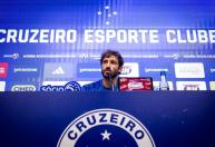 Apresentado, Matías Viña revela objetivo no Cruzeiro: 'Voltar a ser o que era'