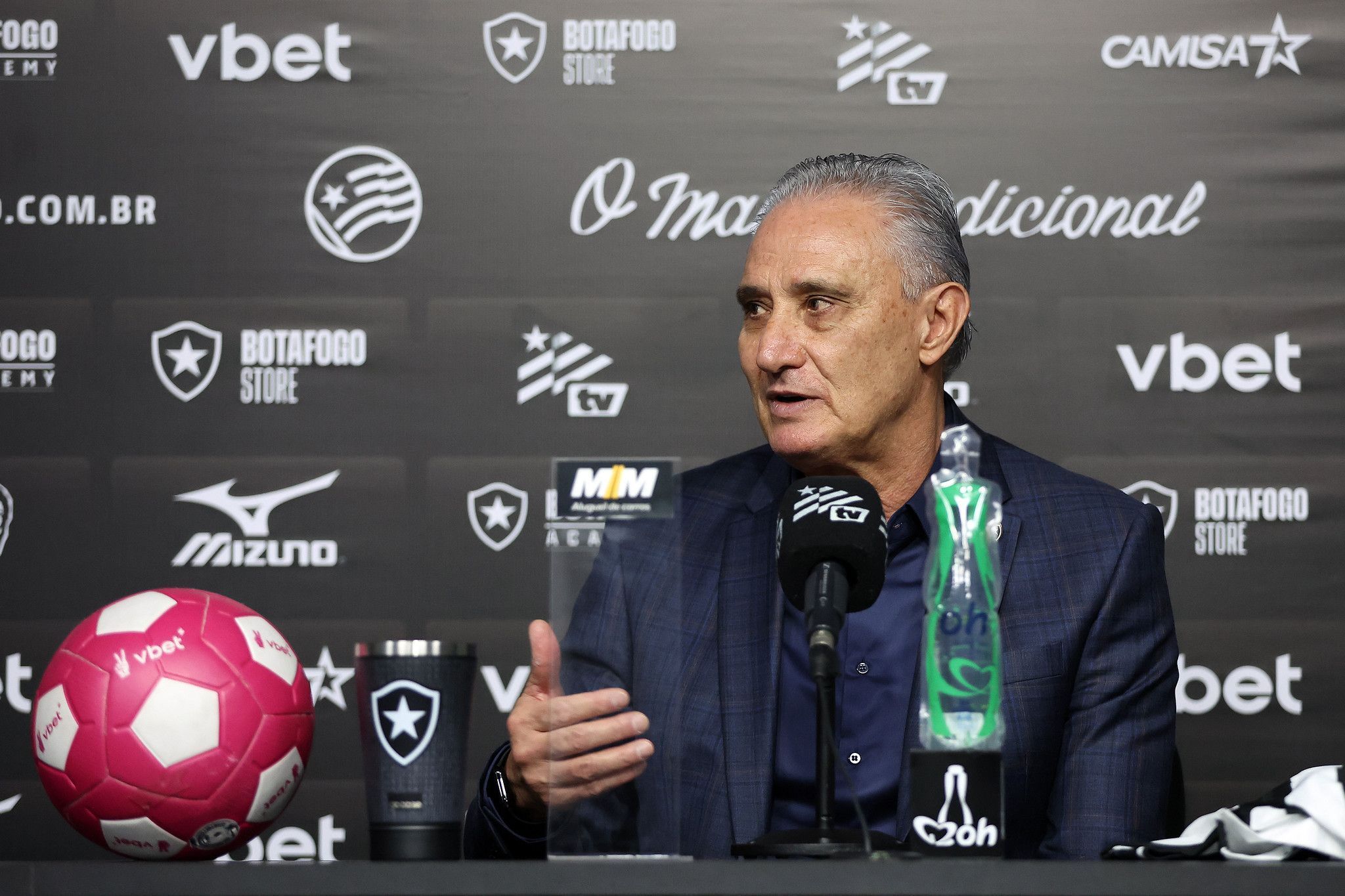 Tite abre o jogo sobre elenco do Botafogo e destaca reforço internacional