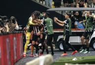 Atlético x Santos: atacante brilha, marca dois gols, sente dor e é substituído