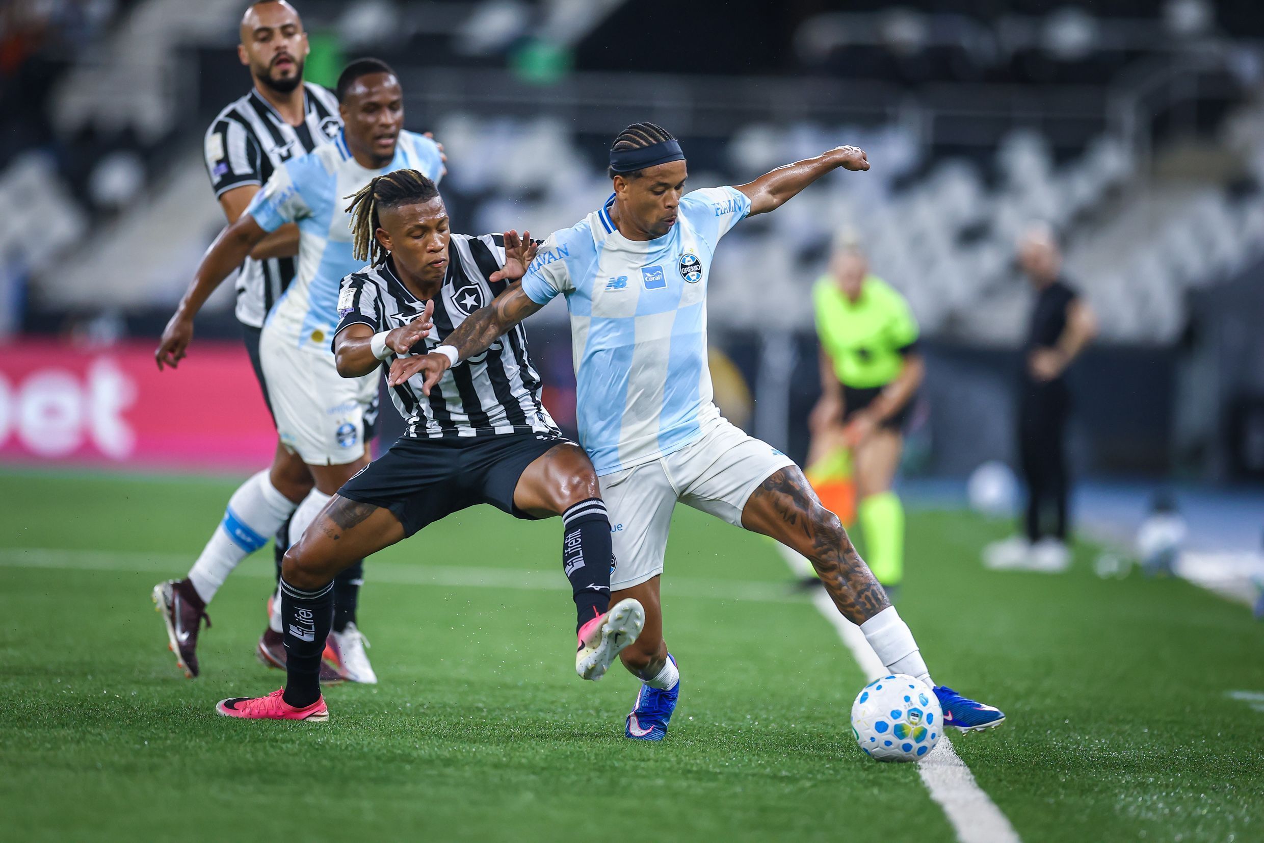 Botafogo 3 x 2 Grêmio: gols e melhores momentos do duelo pelo Brasileirão