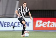 Arthur Chaves celebra estreia no Botafogo e garante: 'Muito a evoluir'