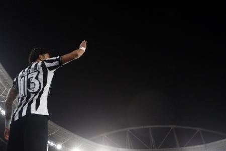 Alex Telles é uma das principais lideranças do Botafogo